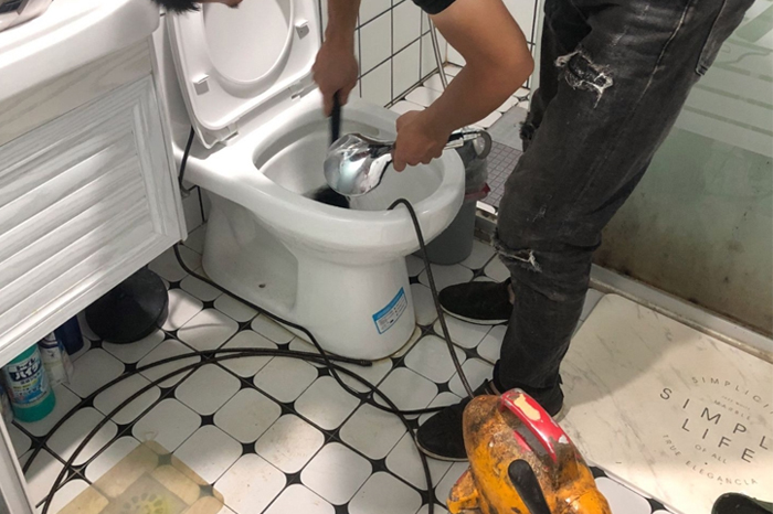 东西湖疏通下水道