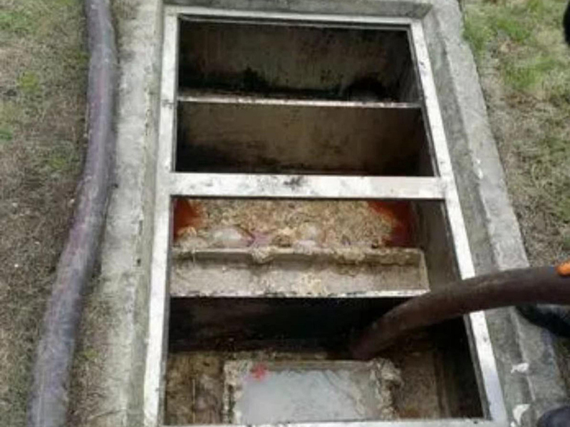 东西湖隔油池清理