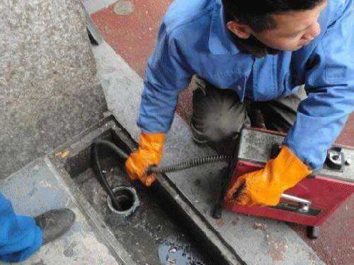 东西湖疏通下水道