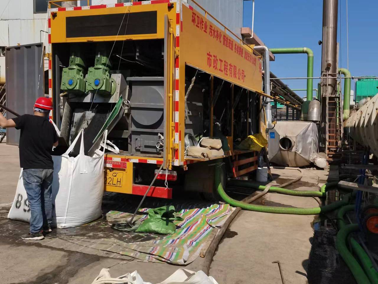 东西湖淤泥压干处理